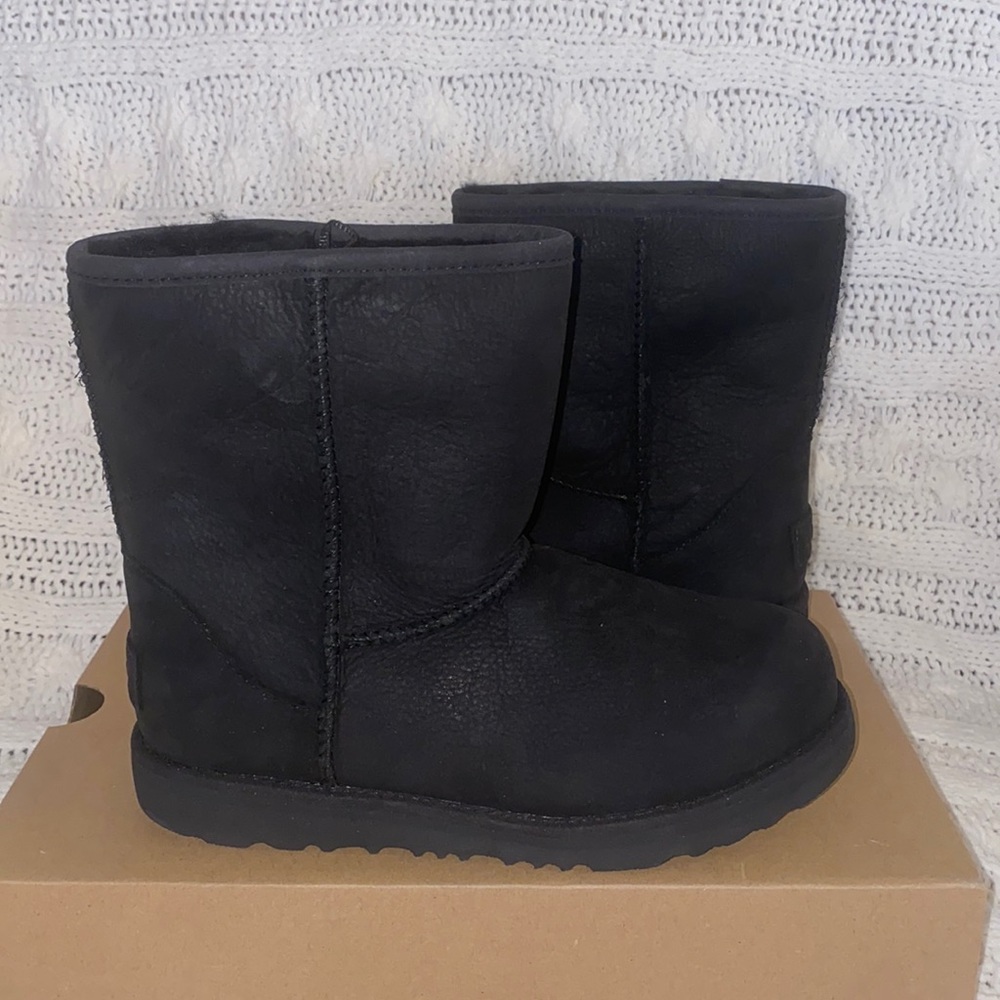 Kids UGG black leather boot size 3